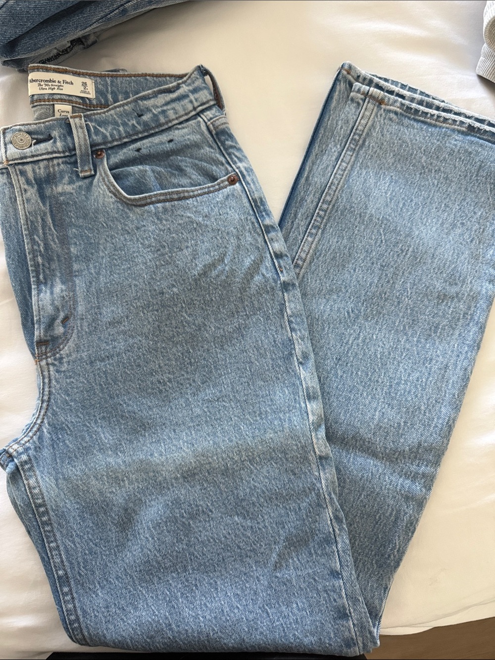 Abercrombie & Fitch Light Wash curve love WOMANS jeans - Picture 2 of 4